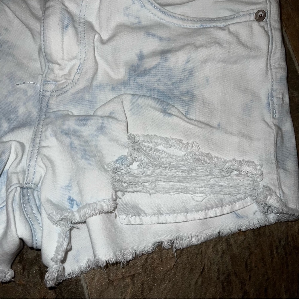 American Eagle Light Acid Wash High Rise Distressed Denim Shorts Size 8 - Picture 7 of 12